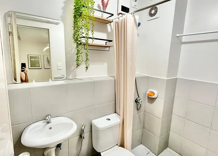 2 Bedroom Fully-furnished Good For 5-6pax By Gerra At Urban Deca Homes Banilad 3* 만다웨 시