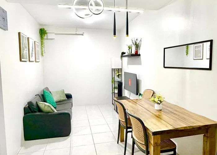 아파트호텔 2 Bedroom Fully-furnished Good For 5-6pax By Gerra At Urban Deca Homes Banilad 3*